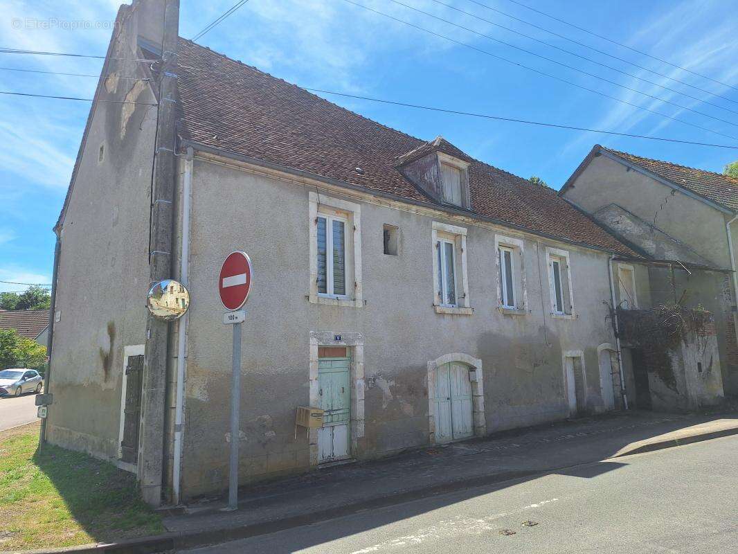 Maison à SAINT-SATUR