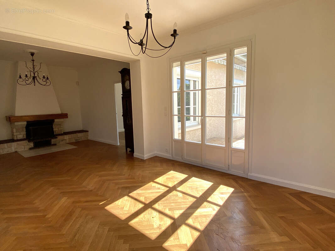CIVRIEUX D'AZERGUES   Spacieuse Maison de plain-pied entièrement rénovée - photo 5