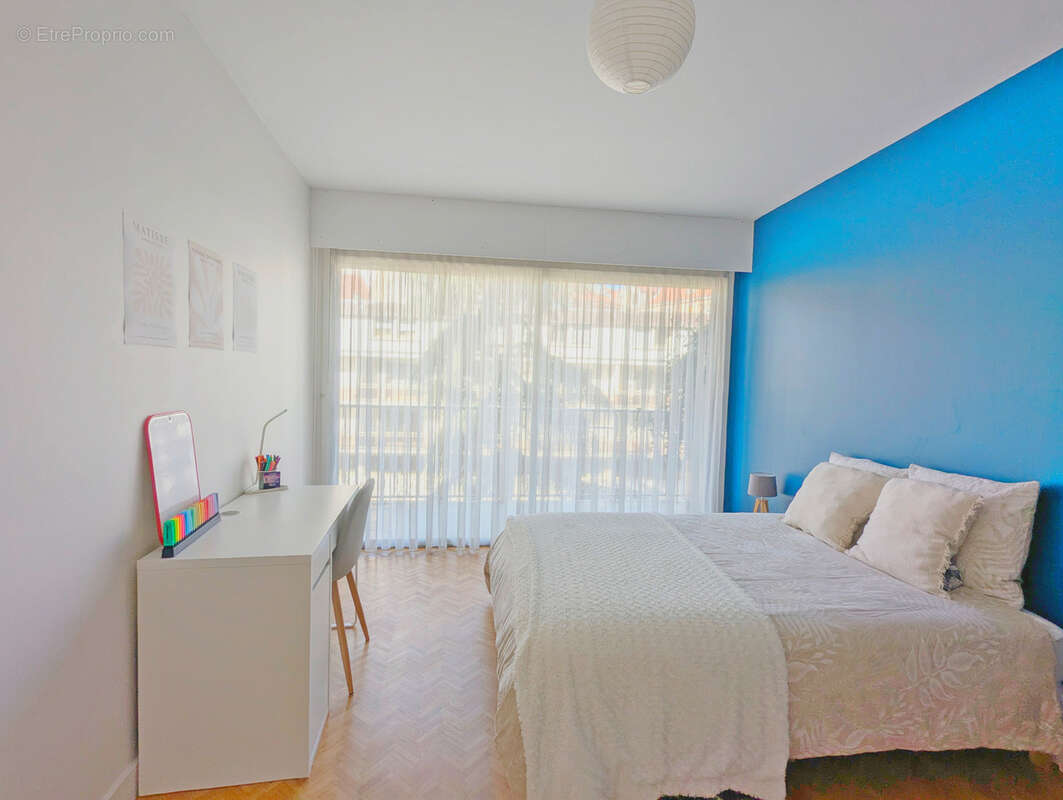 Appartement à vendre 3 pièces GRENOBLE (38) - Bel appartement de 54 m² avec cave et garage, au centre de Grenoble - photo 11