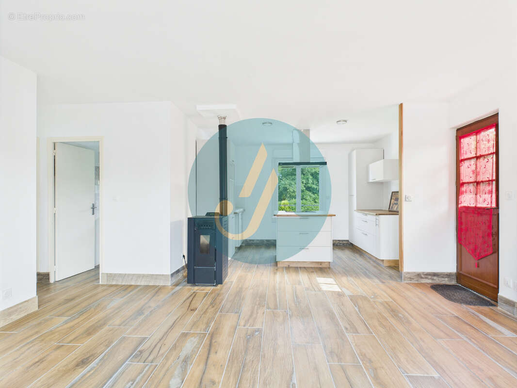 Maison à LA CHAPELLE-D&#039;ANGILLON