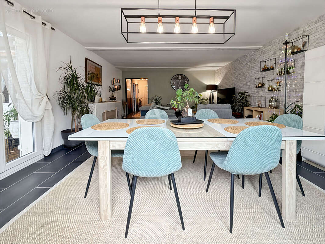 Maison à JOUY-LE-MOUTIER