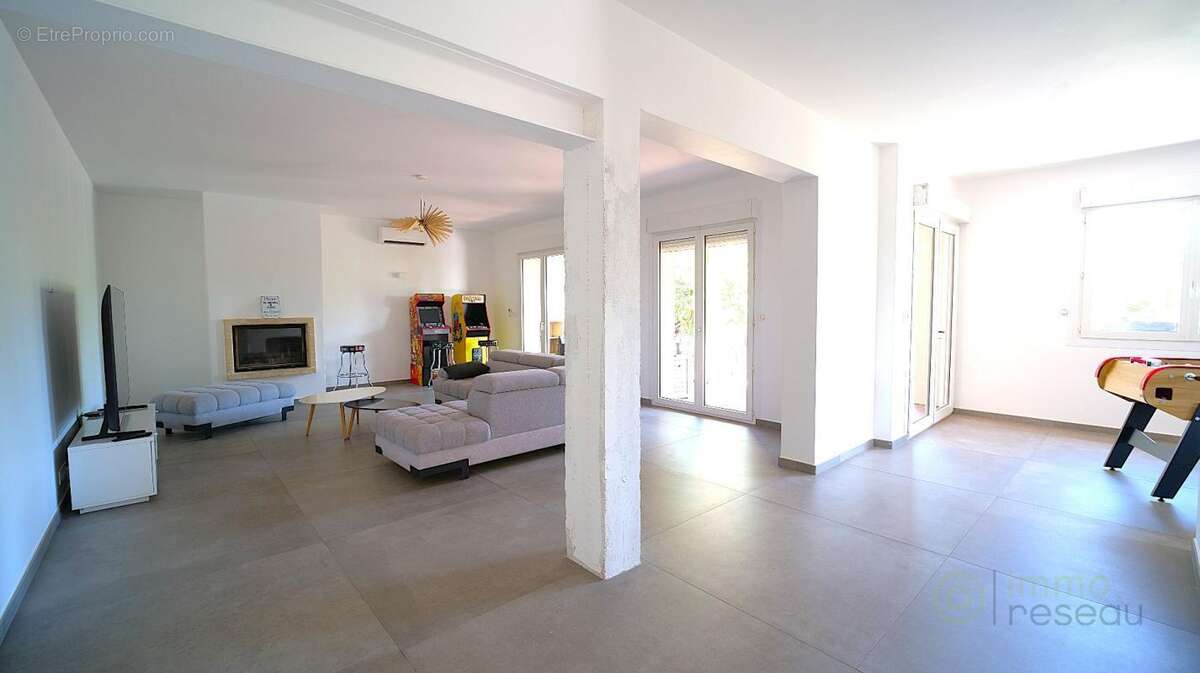Maison à VALERGUES