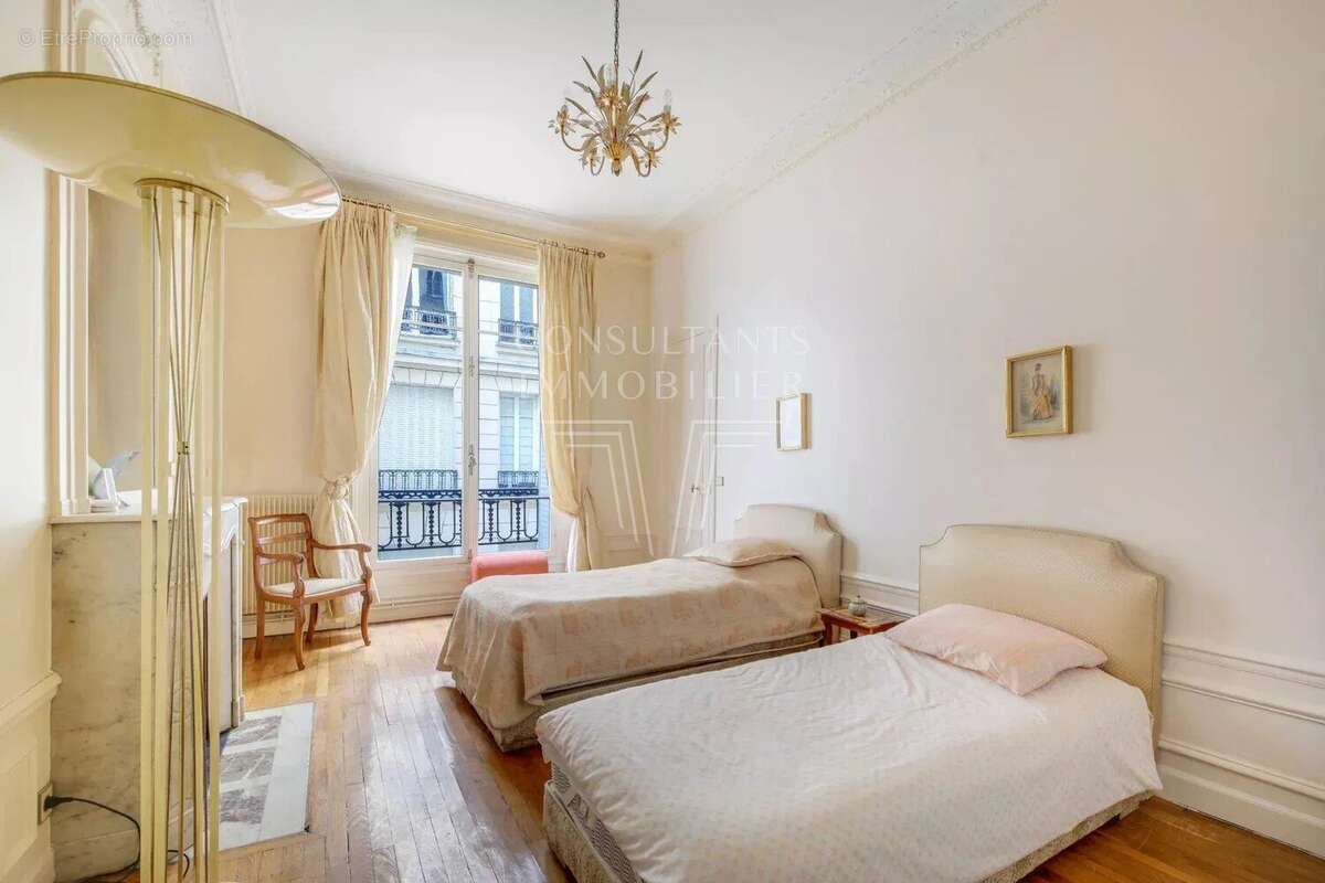Appartement à PARIS-17E
