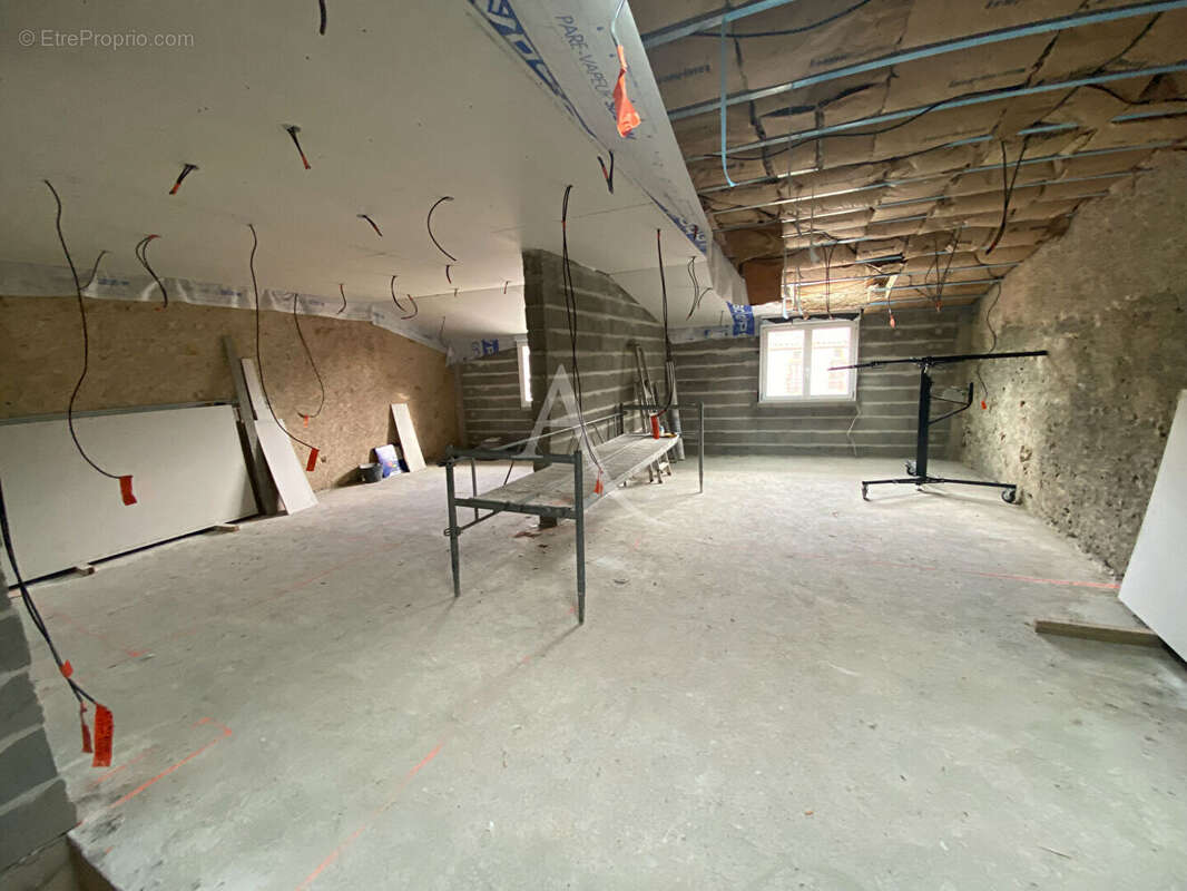 Maison à VILLENEUVE-LA-COMPTAL