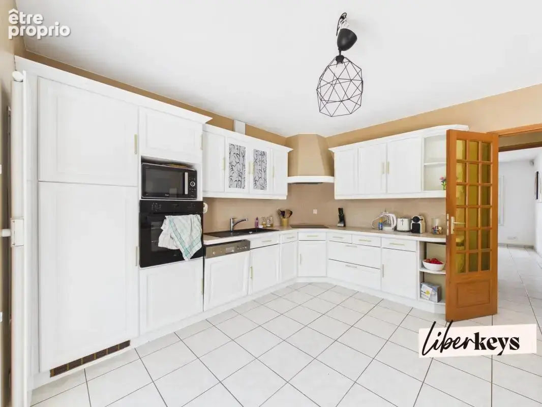 Maison familiale 285 m² au sol – 5 chambres – Terrain de 500 m² – Sous-sol total - photo 12
