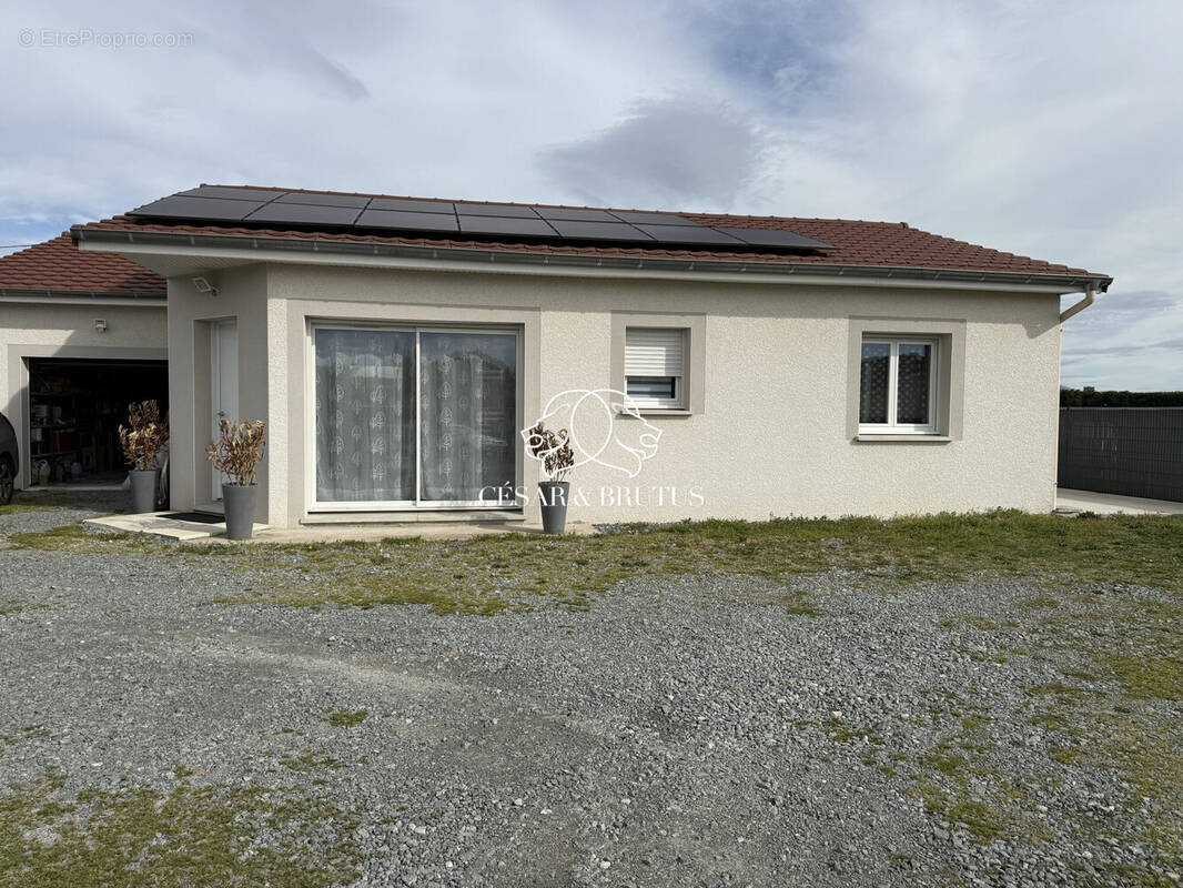 Maison à OUCHES