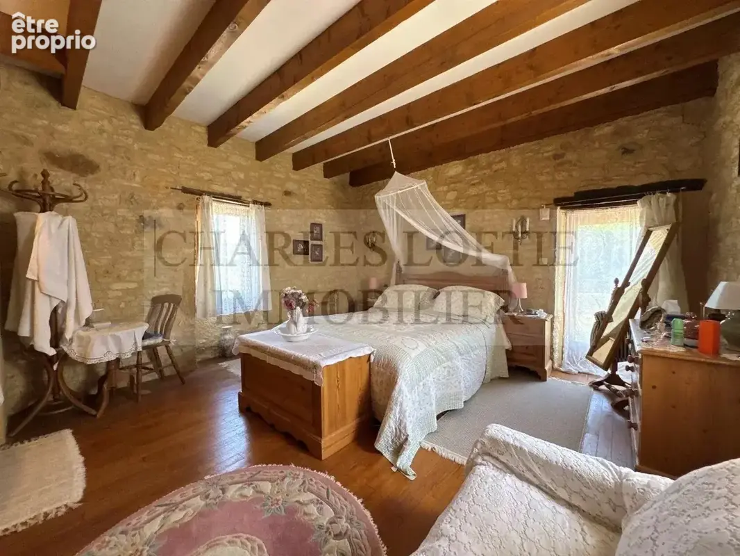 Charmante maison en pierre avec piscine, sur un terrain de 3800 m² , aux portes d’un village vivant de la Bouriane. - photo 15