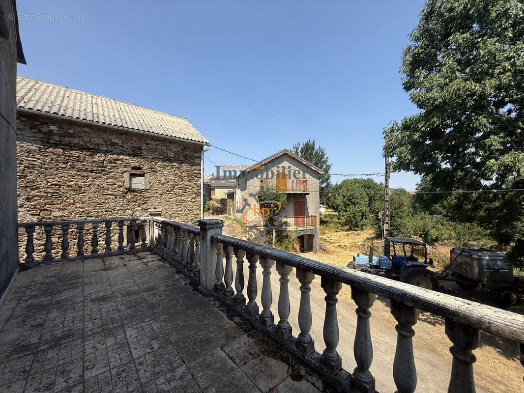 Vente Maison avec dépendances et terrains Montaigut - photo 9