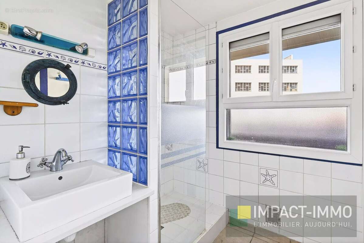 Appartement à COURBEVOIE