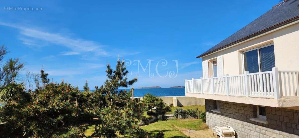 Maison à TREDREZ-LOCQUEMEAU