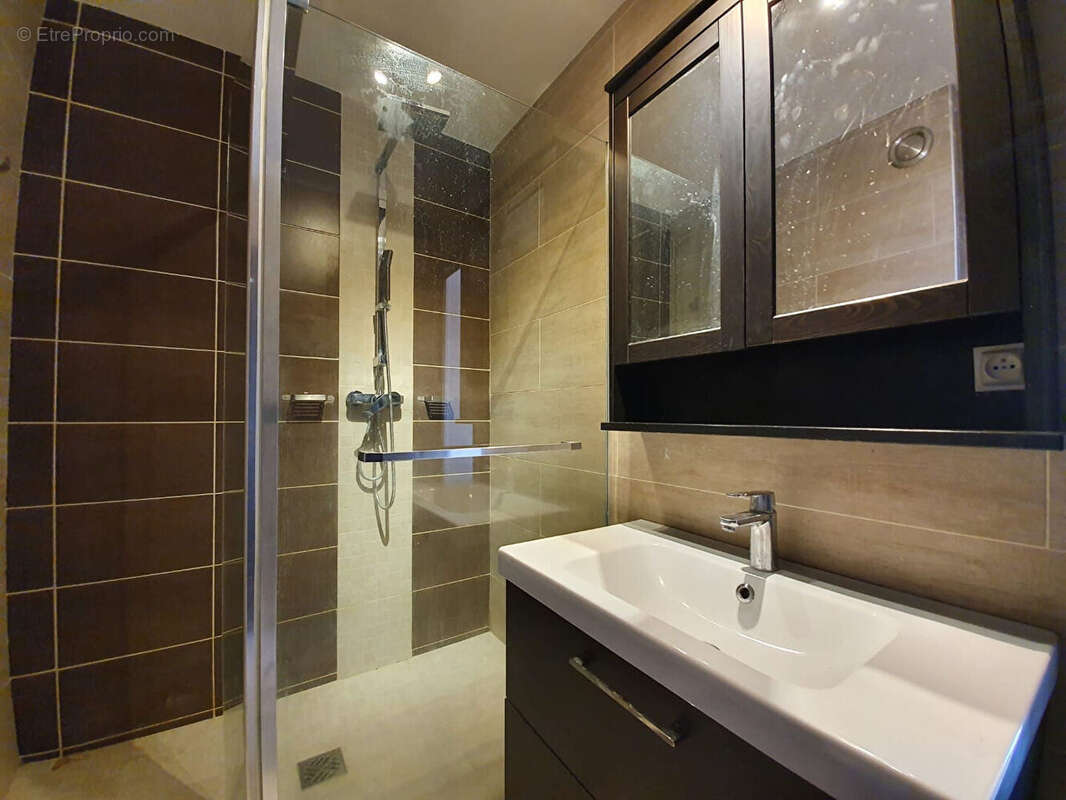 Appartement à COURBEVOIE