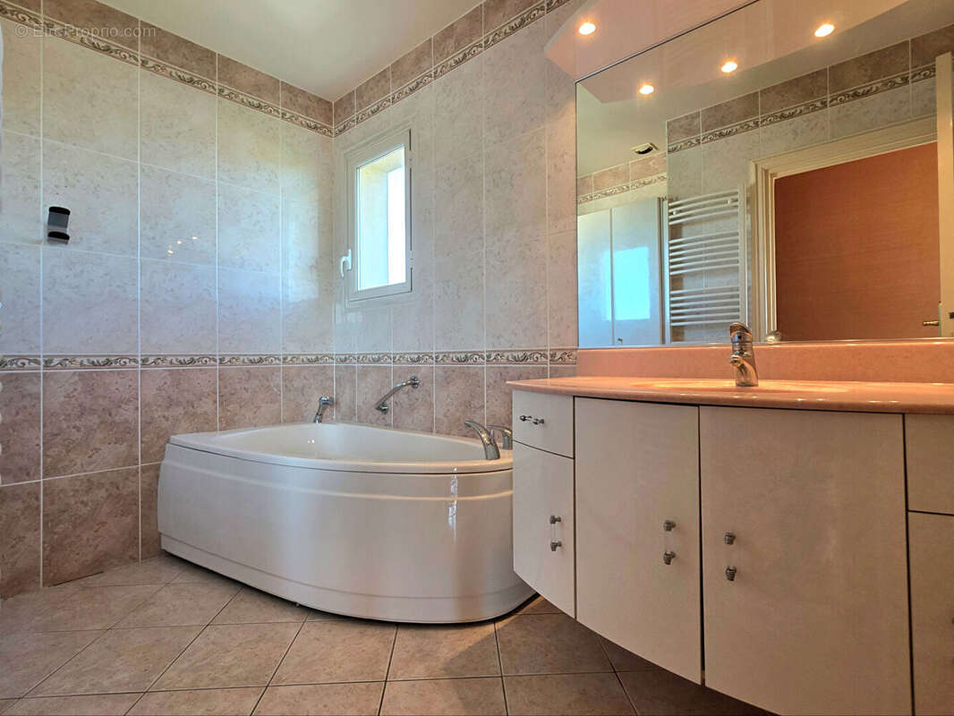 Appartement à ROMANS-SUR-ISERE