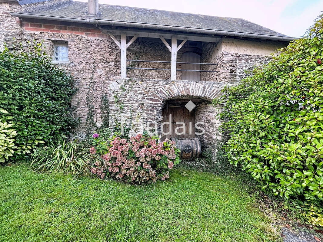 Maison à SAINT-JEAN-DE-SAVIGNY