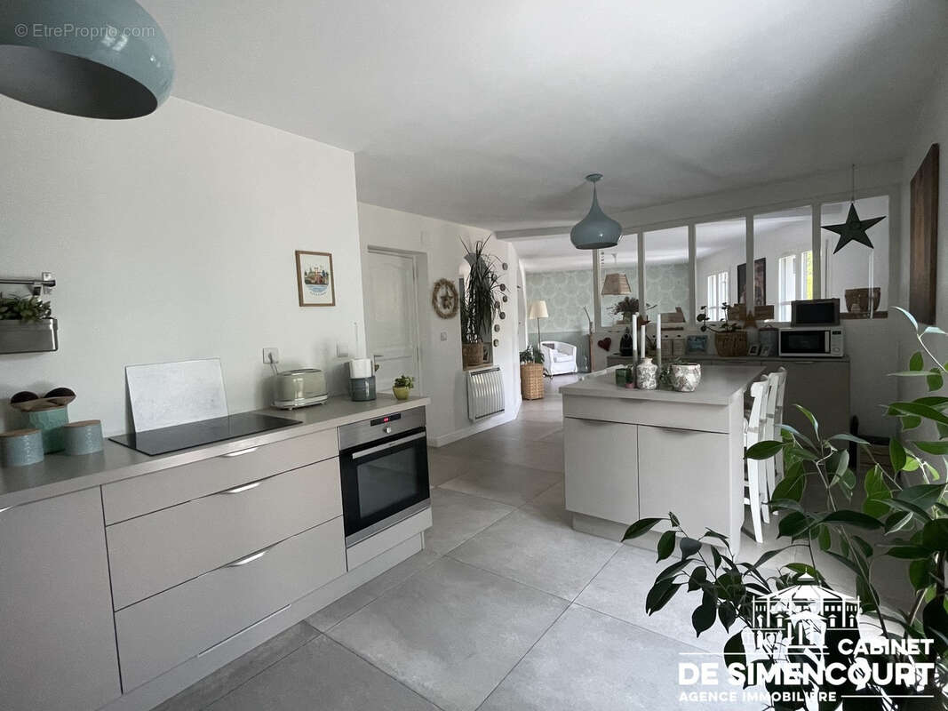 Exclusivité sur Saint-Fuscien - Belle maison de charme avec jardin et garage - photo 3