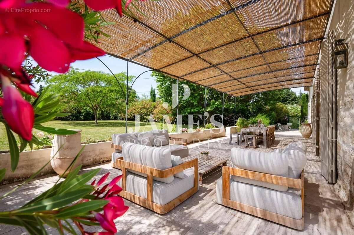 Maison 320 m² à Saint-Remy-De-Provence  - photo 8