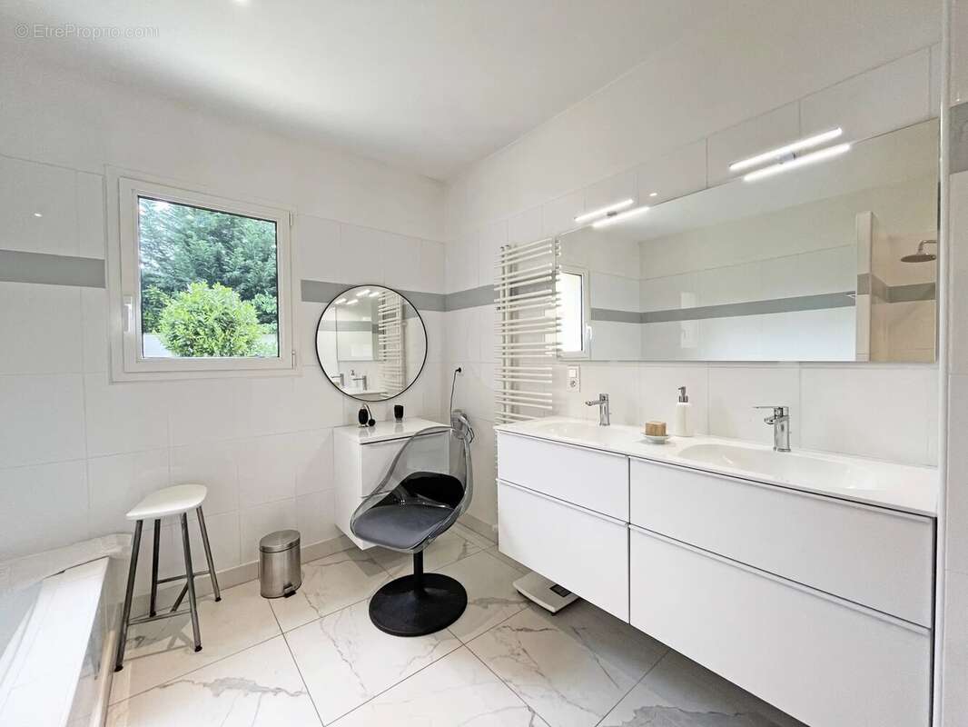 Maison à L'ISLE-SUR-LA-SORGUE