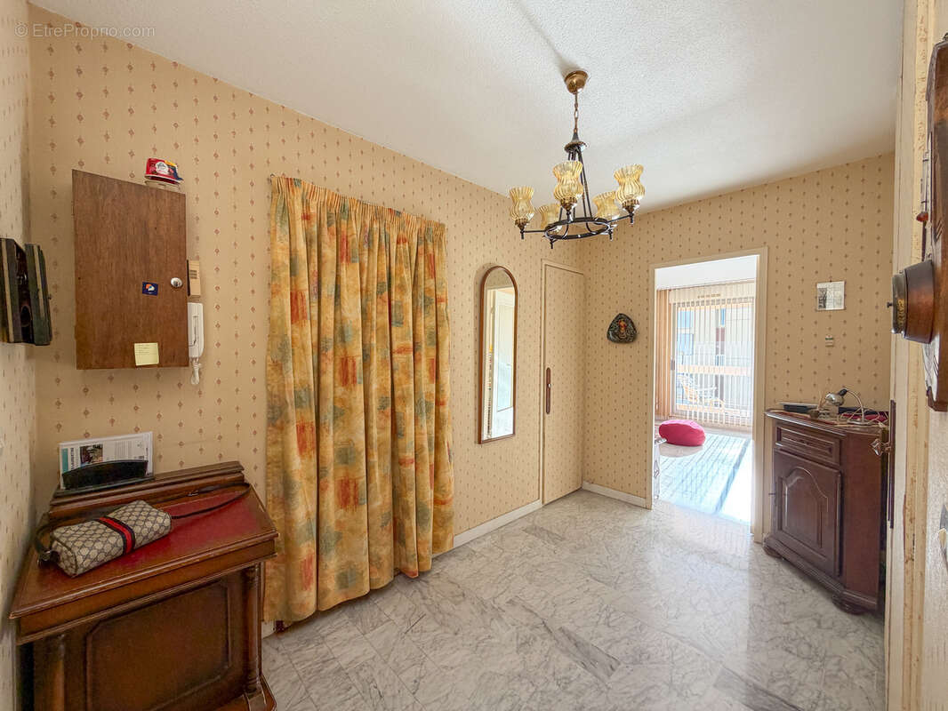 Appartement à SAINT-LAURENT-DU-VAR