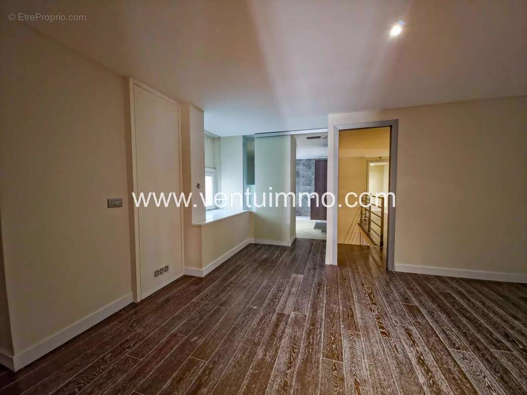 Appartement à ROQUEBRUNE-CAP-MARTIN