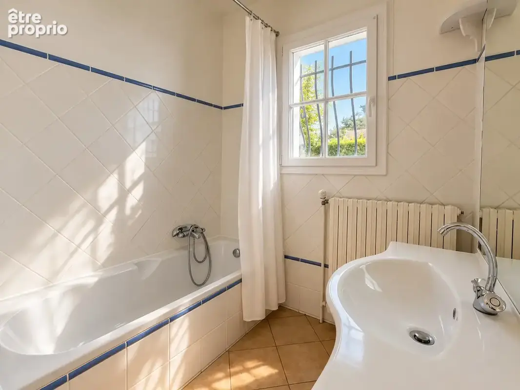 Maison indépendante Senlis - Beaux volumes, vie de plain-pied et jardin plein Sud - photo 12
