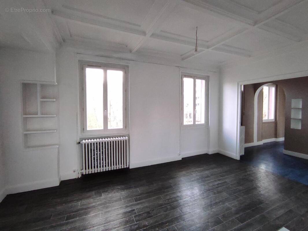   - Appartement à VILLEURBANNE