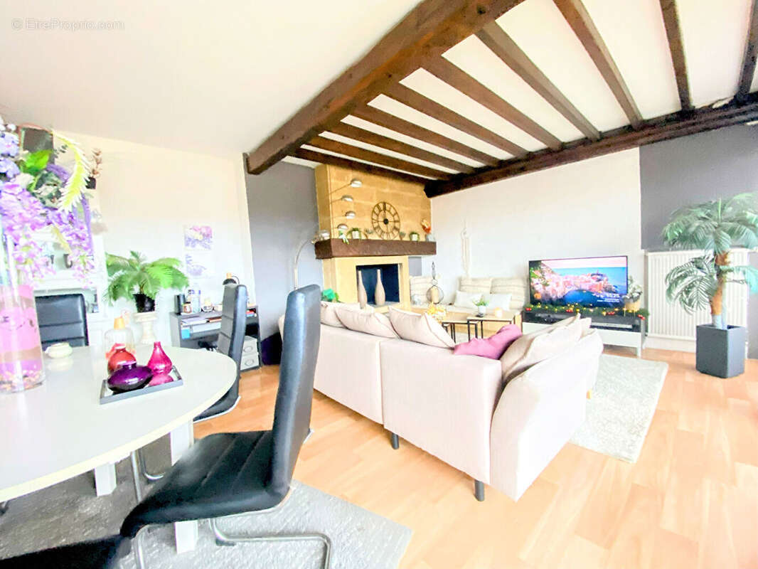 Appartement à BAGNOLS-SUR-CEZE