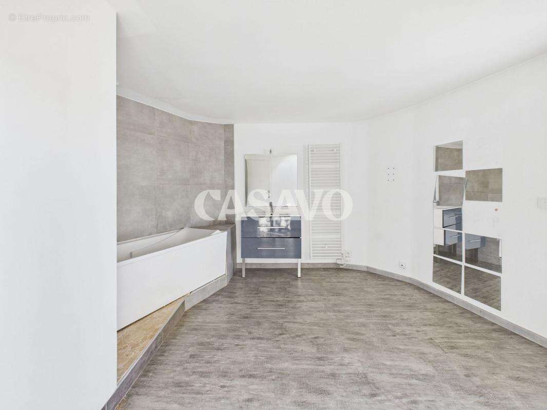 Appartement à EGUILLES