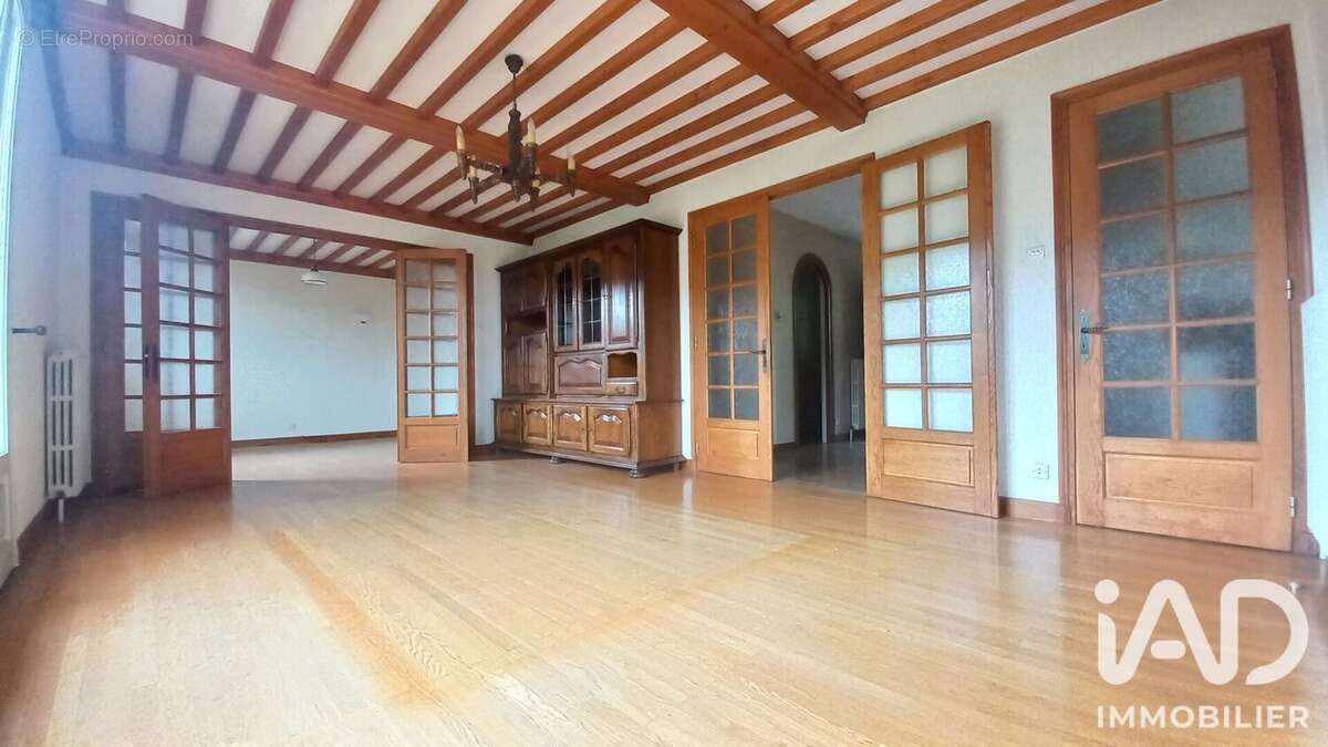 Maison 104 m² à Saint-Julien-Molin-Molette  - photo 5