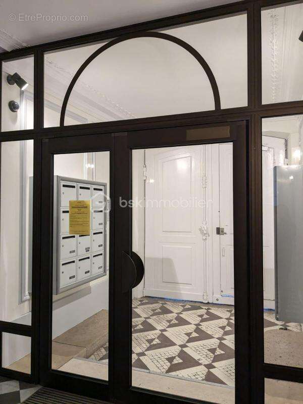 Appartement à PARIS-8E