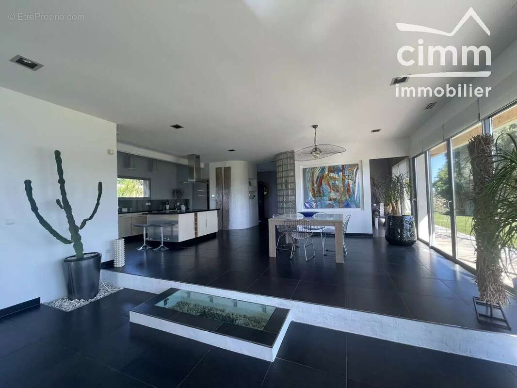 POUCHARRAMET —Villa d'architecte – 160 m² – Piscine – Parc de 3 500 m² – Vue campagne, lac et Pyrénées - photo 8