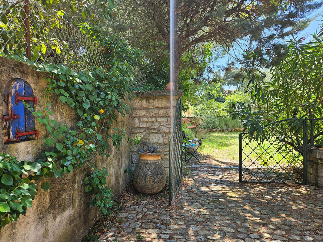 Maison Villeneuve Les Avignon 6 pièce(s) 212 m2 - photo 13