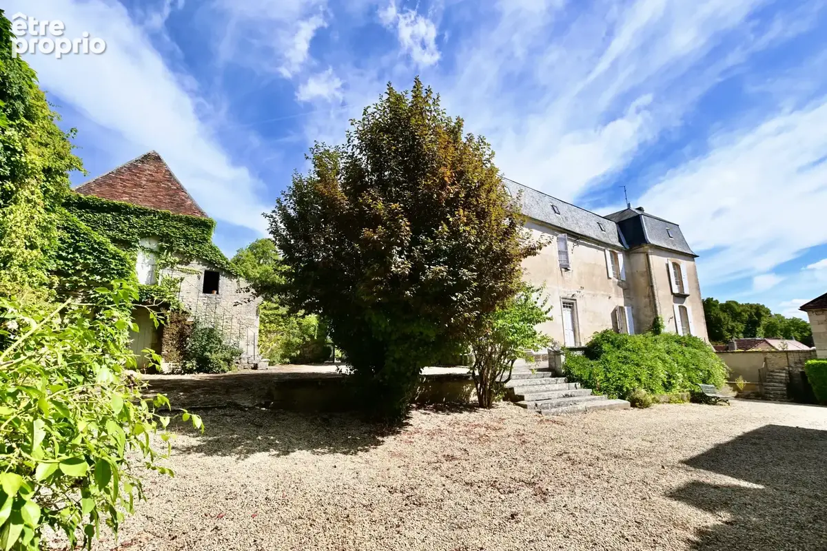 Ancien couvent de caractère sur les hauteurs de Clamecy - photo 3