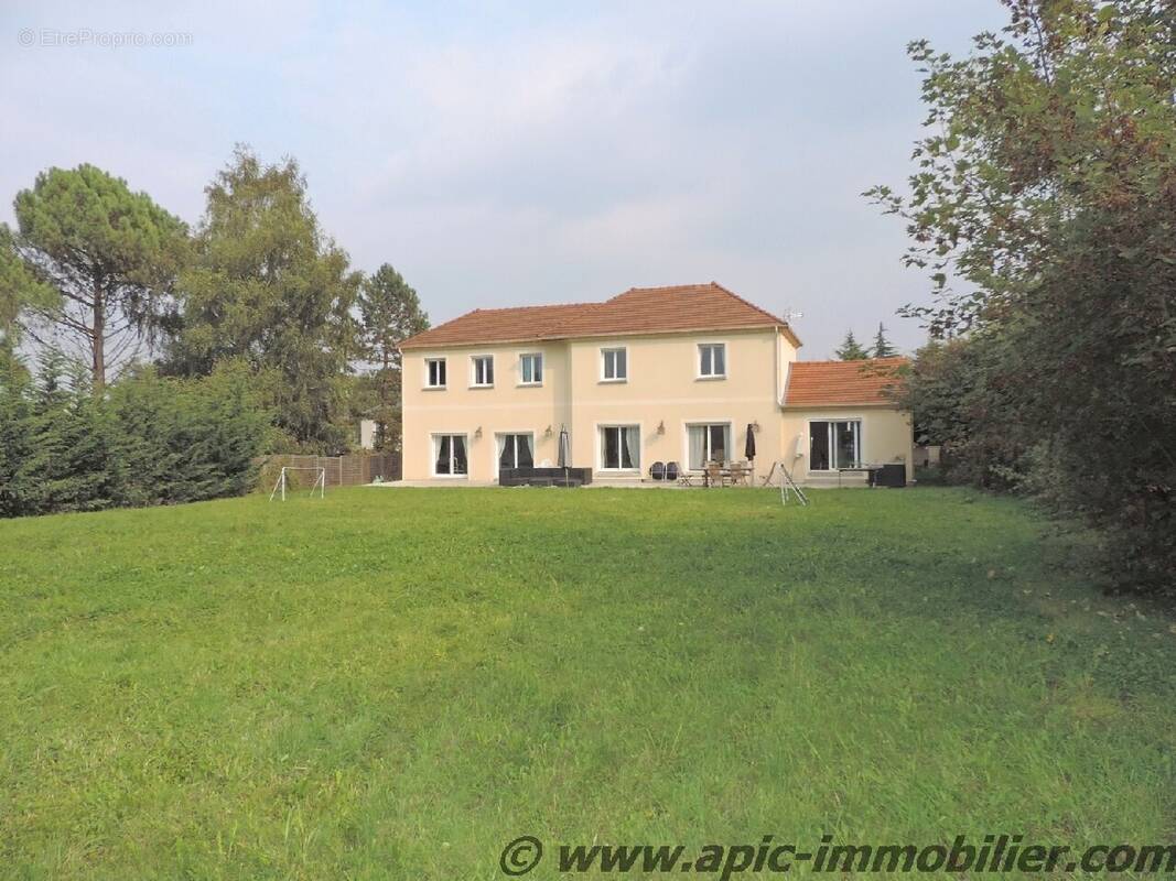 Photo Maison à Saint-Brice-Sous-Foret au prix de 2 300€