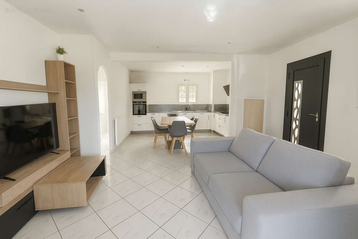 Maison à SOLLIES-PONT