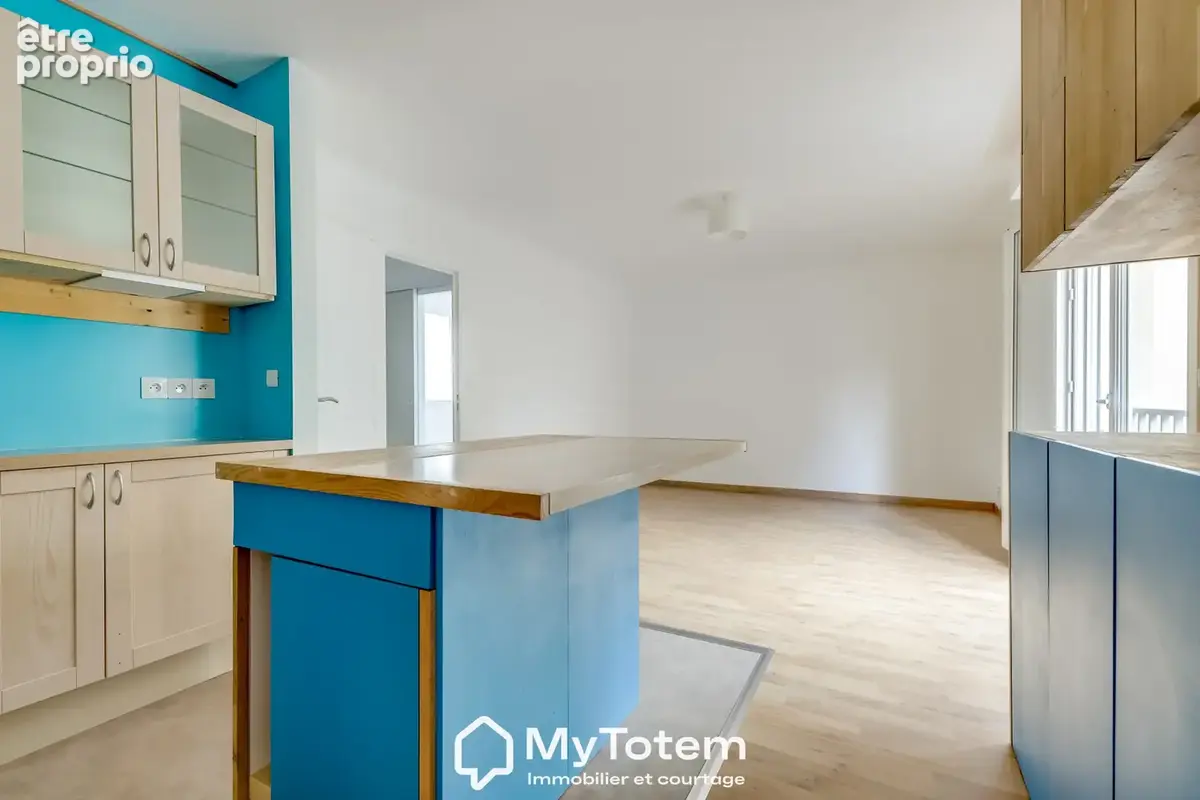 Superbe appartement entièrement rénové, où lumière, confort et qualité de vie se rejoigne. Ideal investissemen - photo 7