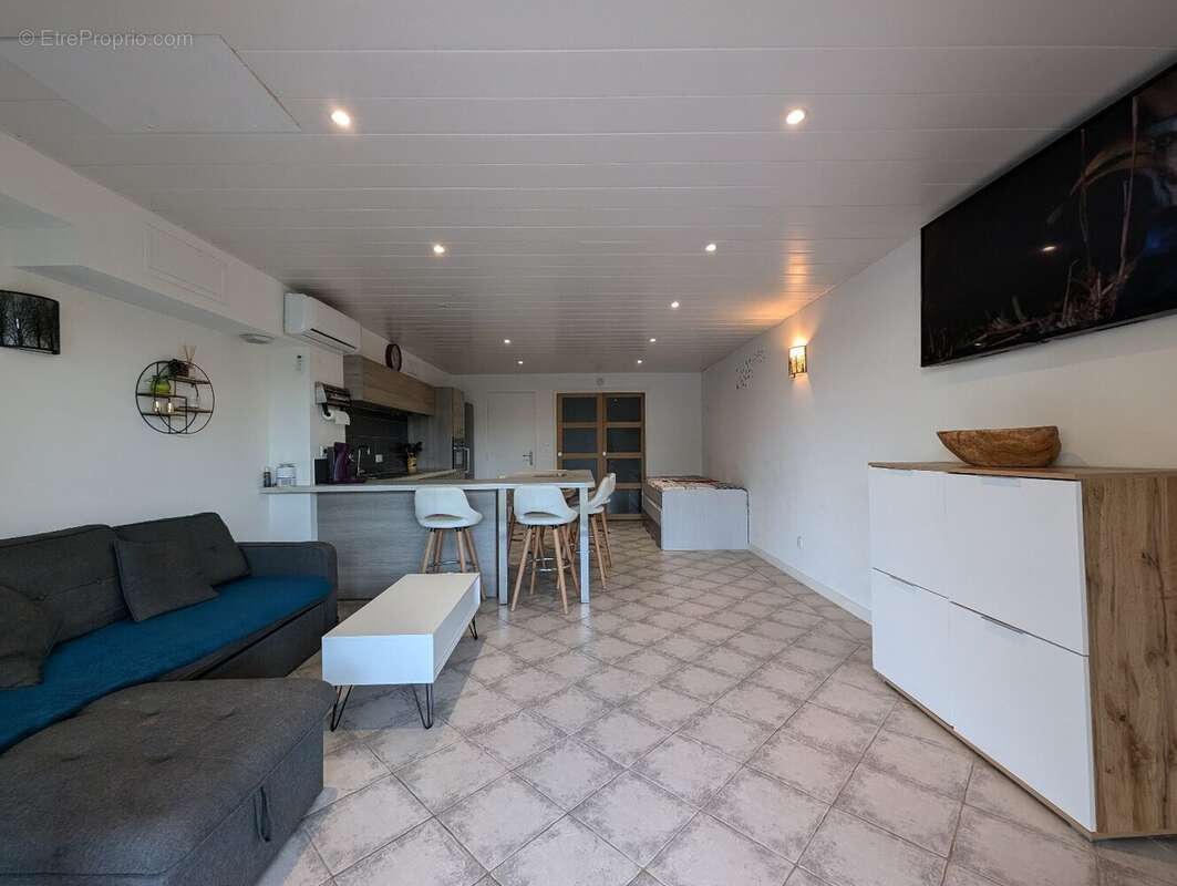 Saint-Aygulf - T2 vendu loué à 50 m de la plage - loyer 750  HC - parking privatif - photo 4