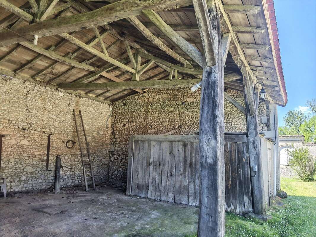 Maison à AUBETERRE-SUR-DRONNE