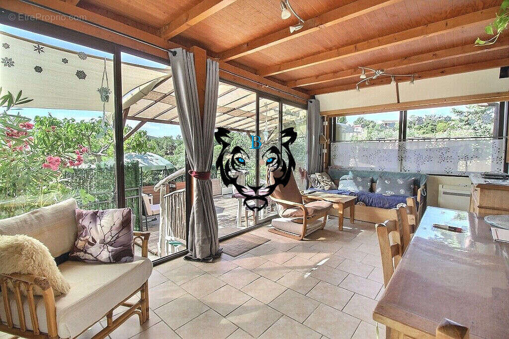 Maison à ROQUEBRUNE-SUR-ARGENS