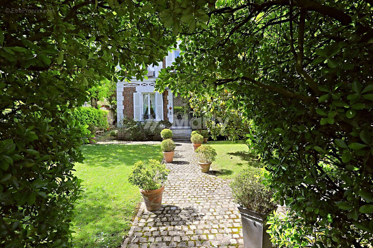Maison à SAINT-MAUR-DES-FOSSES