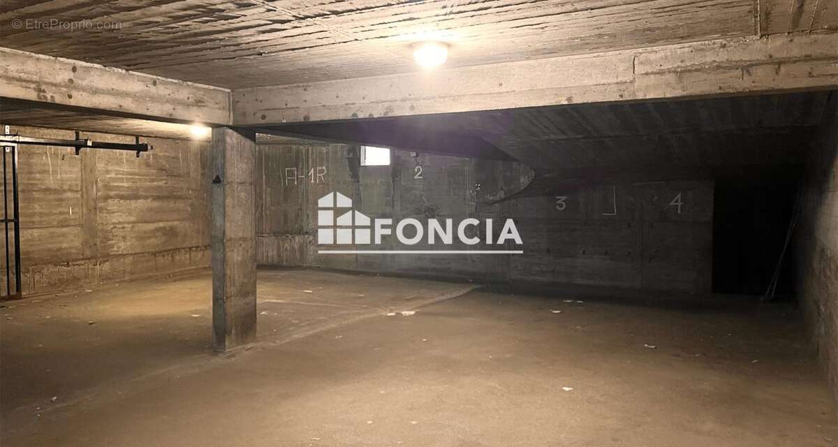 Parking à CLERMONT-FERRAND