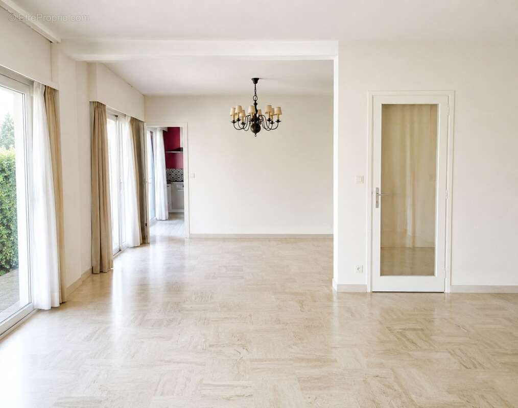 Maison à vendre 9 pièces VANNES (56)-Garage-jardin - photo 5