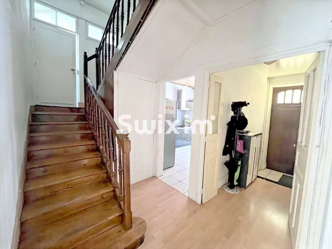 Volume, charme, et potentiel : la maison qu’il vous faut - photo 9
