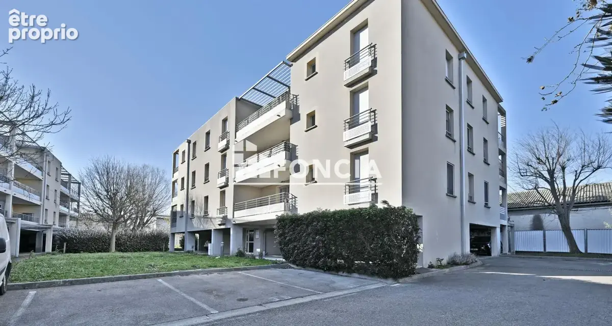 Bel appartement T2 de 38 m2 avec grande terrasse  au deuxième étage et  place de parking proche centre d’Arles à pieds - photo 4
