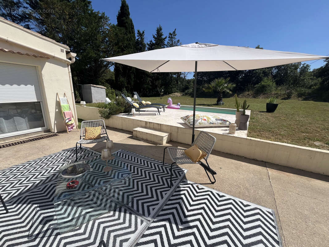 PARIGNARGUES Villa de 135 m2 avec piscine sur terrain de 2700 m2 et hangar de 100 m2 - photo 3