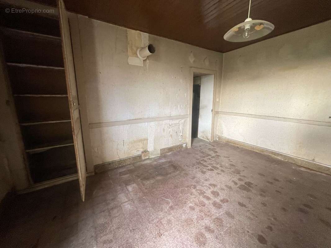 Maison à SAINT-HILAIRE-EN-LIGNIERES