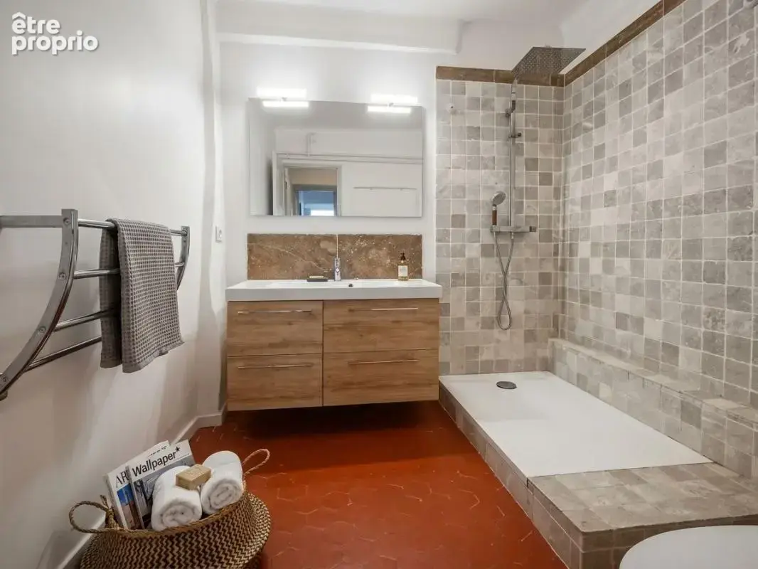 Maison T5 de 185m² avec terrasse, dépendance et charme de l'ancien - photo 10