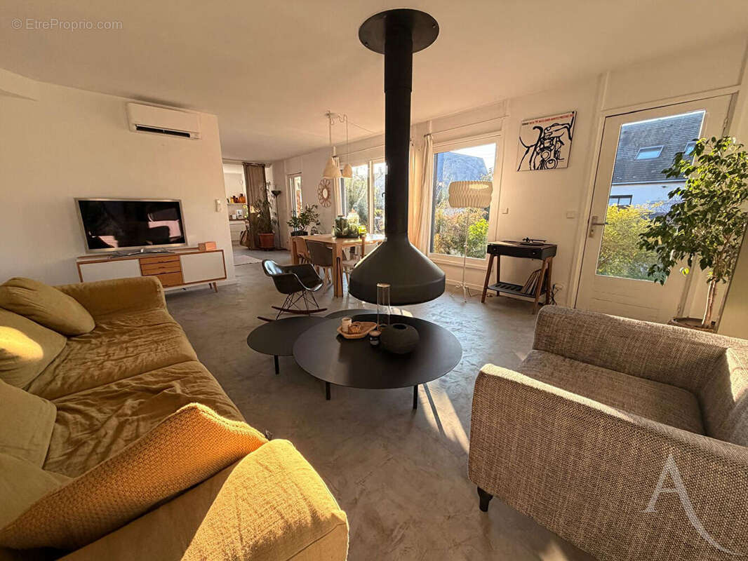 Maison à SAINTE-GENEVIEVE-DES-BOIS