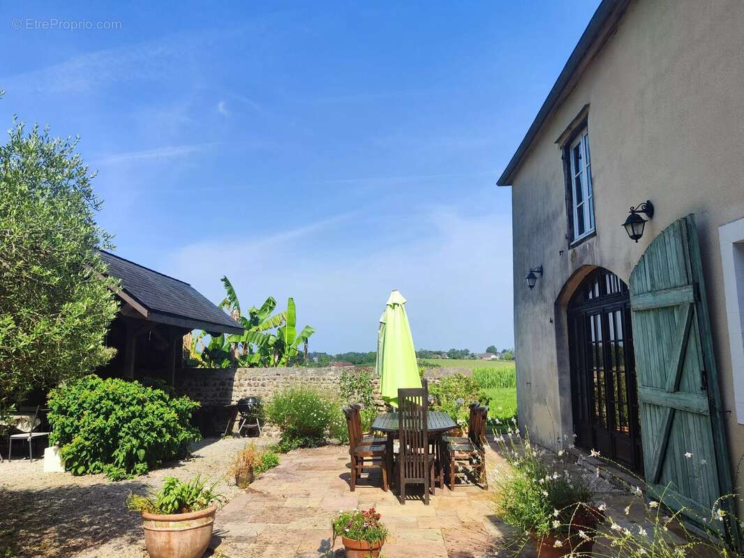Ferme béarnaise rénovée avec gîte, piscine et vue sur les Pyrenénées - photo 20