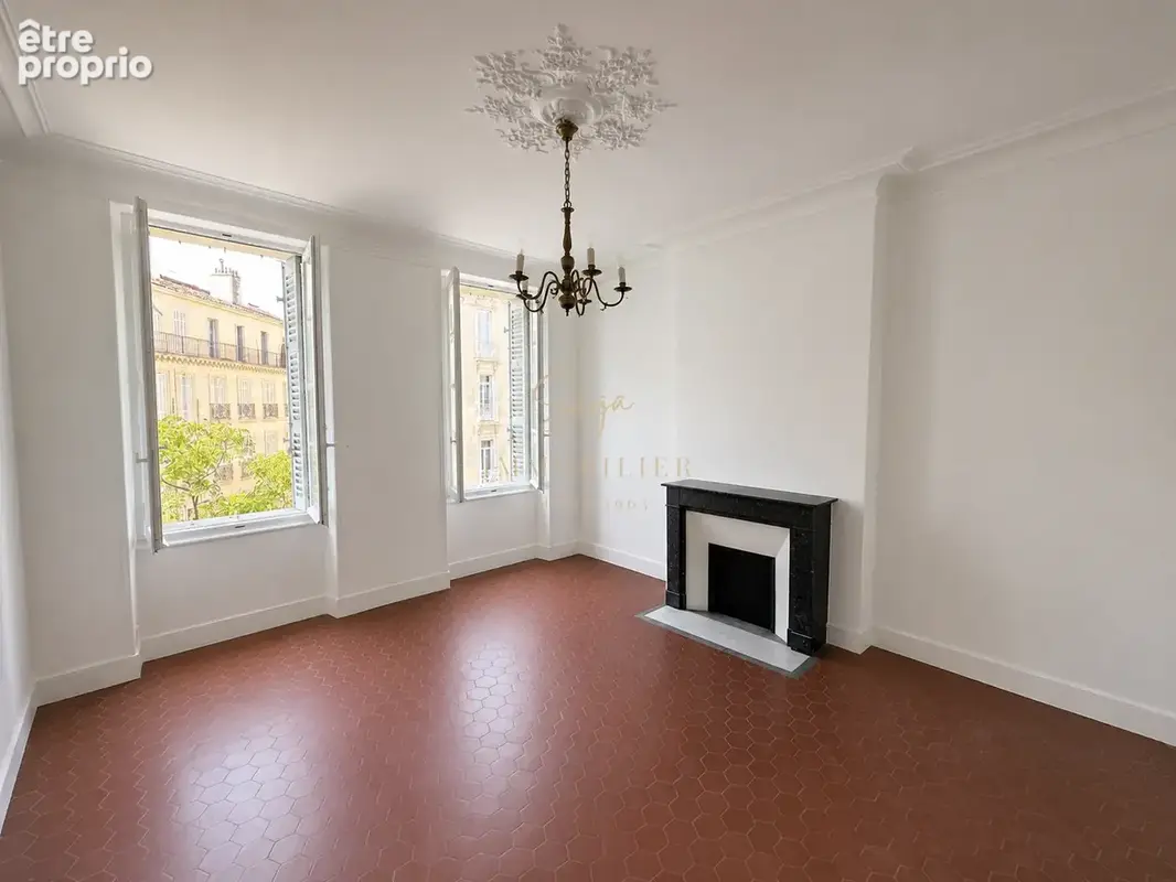 Appartement à MARSEILLE-4E