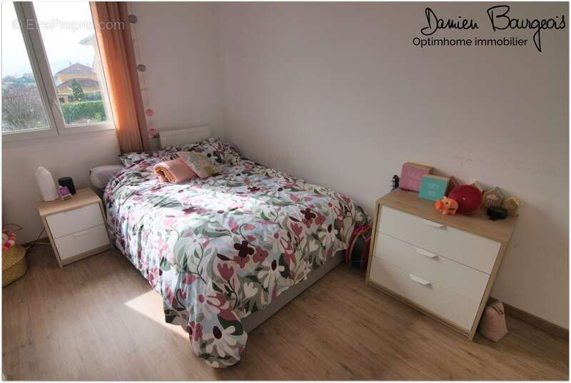 Maison à SAINT-GENIS-POUILLY