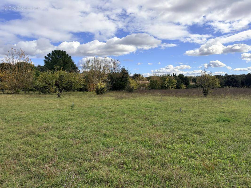 Terrain à SAINT-QUENTIN-LA-POTERIE